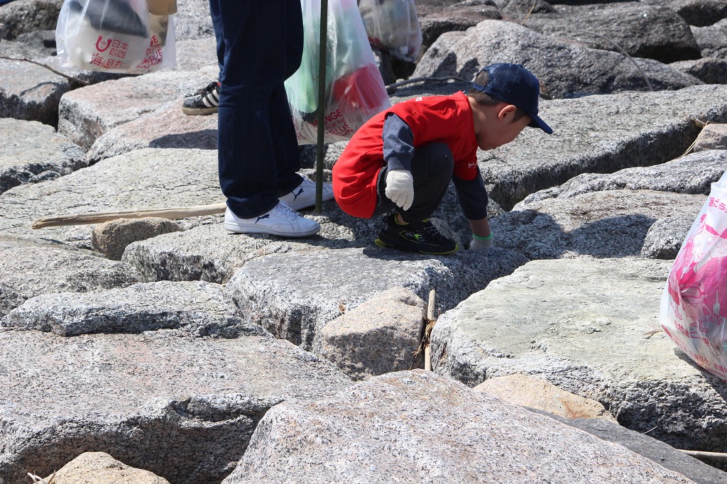 親子で参加する環境教育の様子