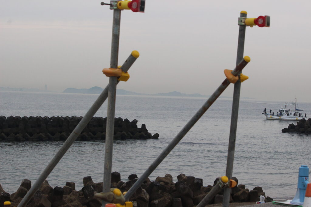 第362回西の浜クリーンアップ活動の開会式でトヨタ紡織214名の参加者が集合