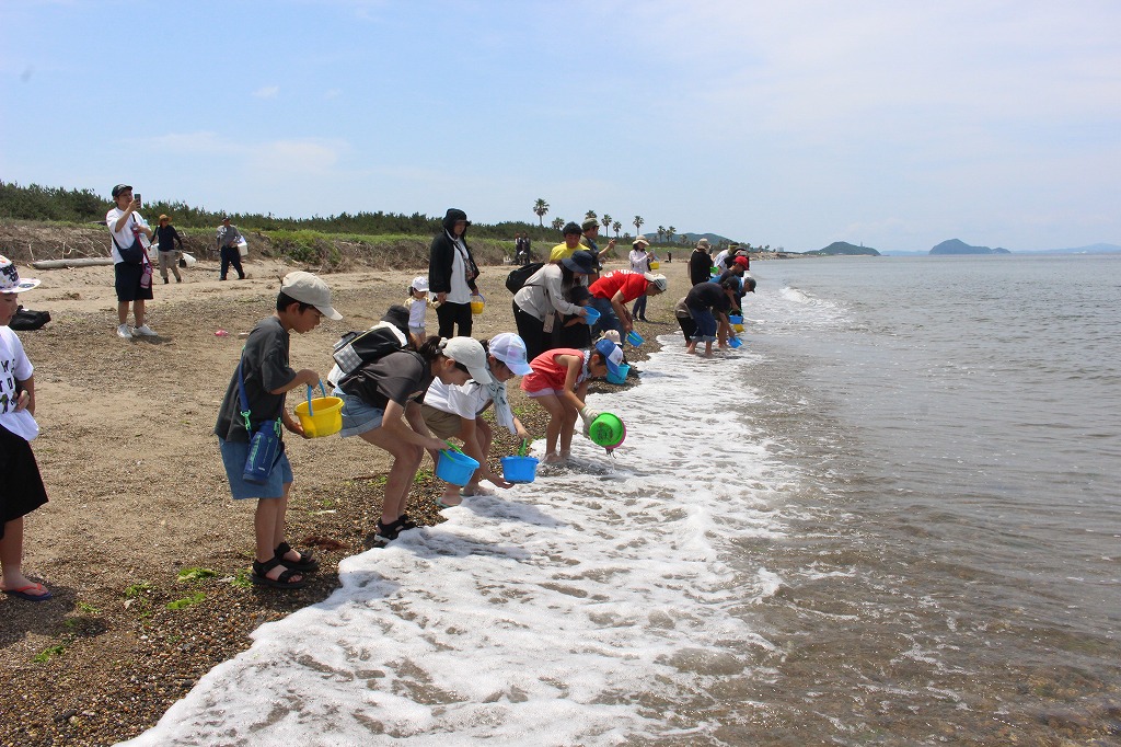 活動完了後の清潔になった西の浜海岸の美しい風景