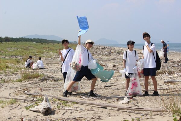 第366回西の浜クリーンアップ｜お盆最終日に30名参加で160kg回収