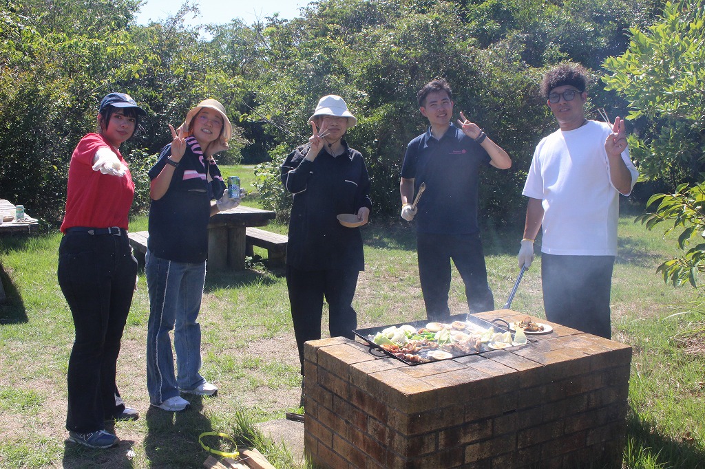 ローターアクト参加者による海水を使った塩づくり体験