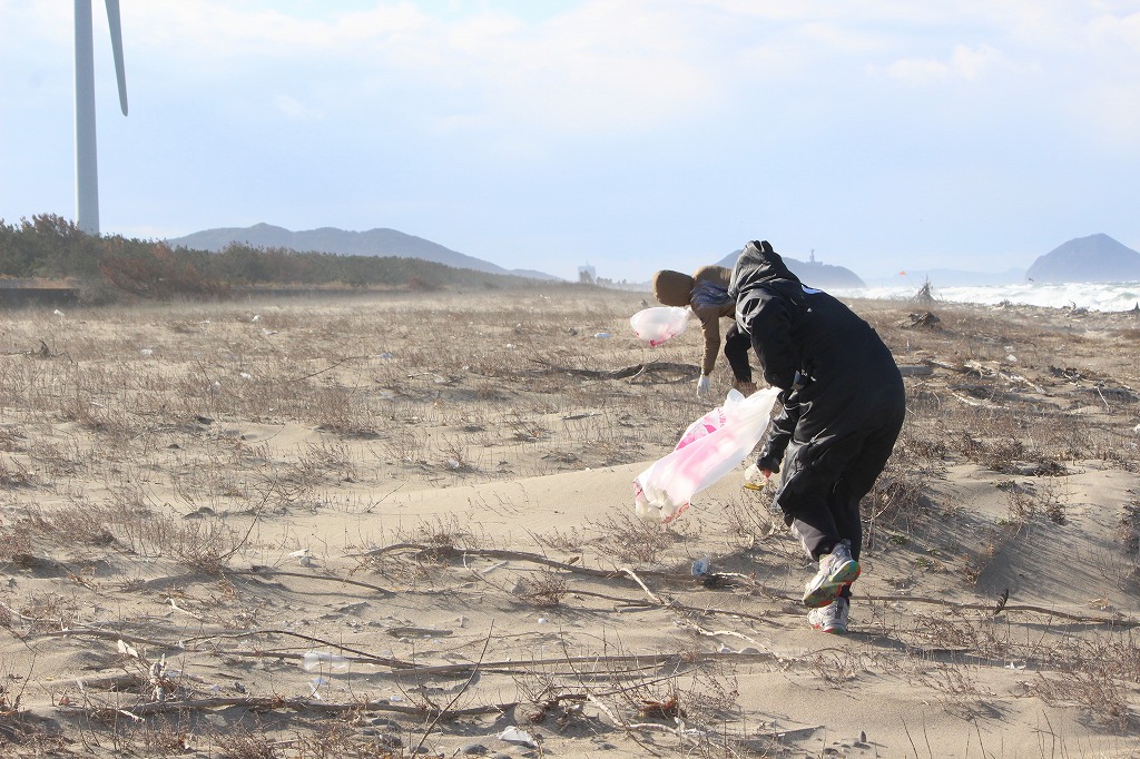 第368回西の浜クリーンアップ活動の様子02